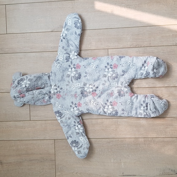 First Wish Floral Gray Bunting Snowsuit Size 3-6 months with Foldable Mittens - Picture 2 of 7